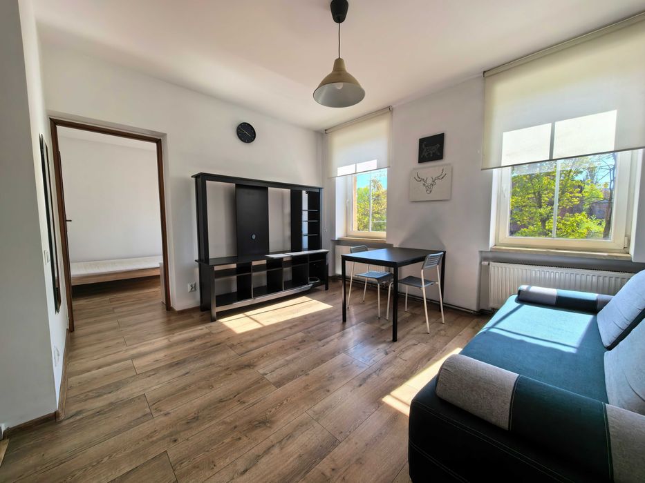 Wygodne ,dwupokojowe , umeblowane 40 m² , w zadbanej prywatnej kamienicy - View 2