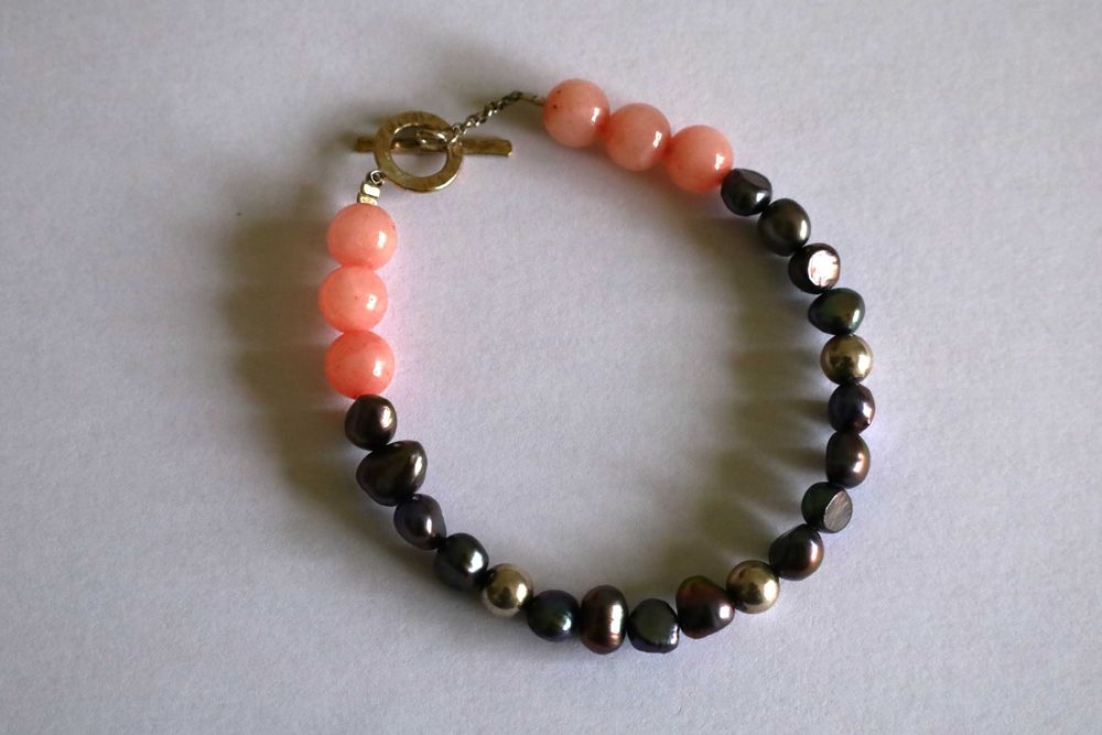 Colar e Pulseira em Pérolas Negras de água doce e Quartzo Rosa