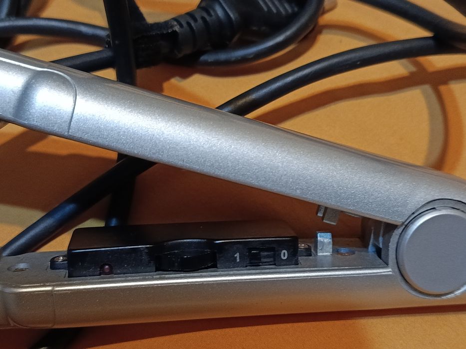 Alisador de cabelo com placas de cerâmica