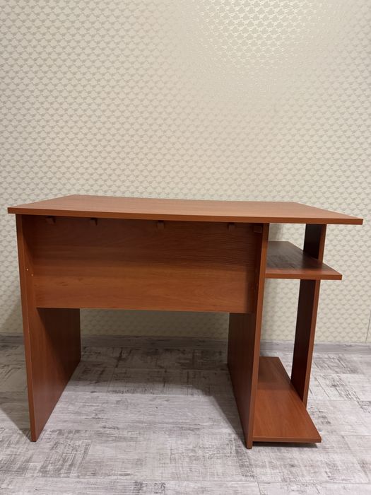 Стіл компʼютерний/письмовий