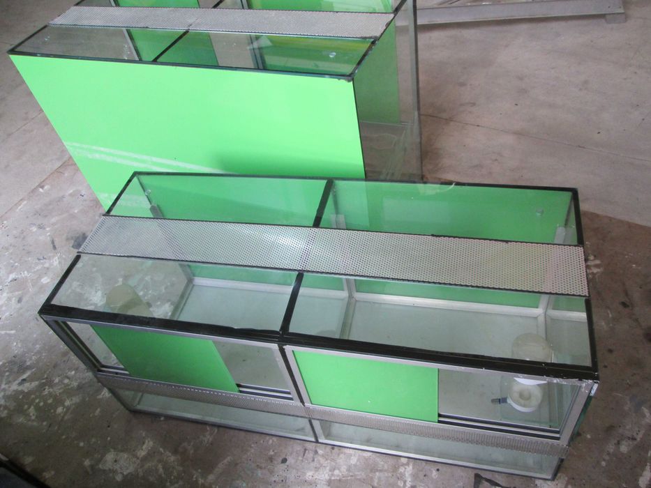 Aquários terrários para peixes ou répteis.