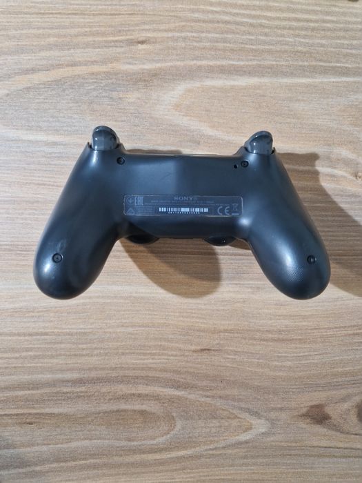 Ps4 pro com comando e cabos