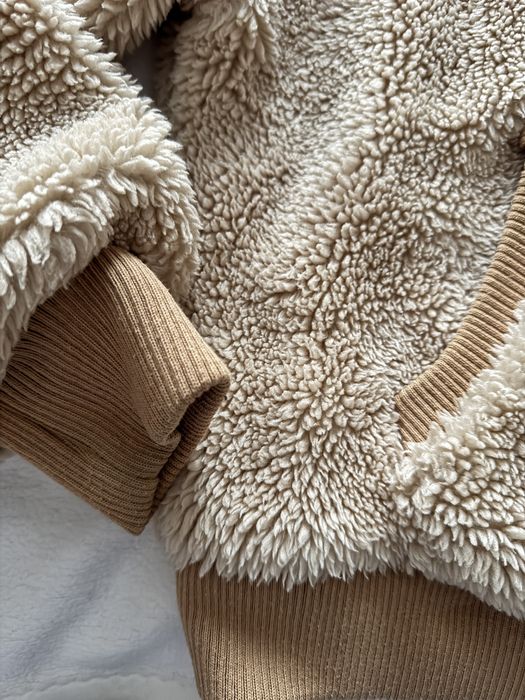 Куртка Тедді Bershka в бежевому кольорі