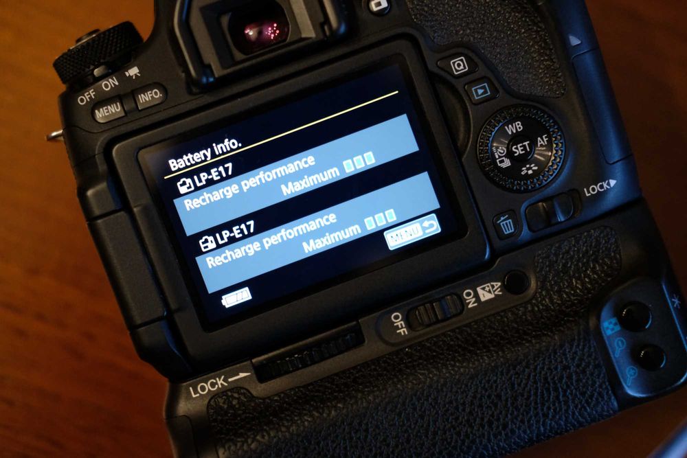 Canon EOS 760D + Punho de baterias + 2 Baterias Originais