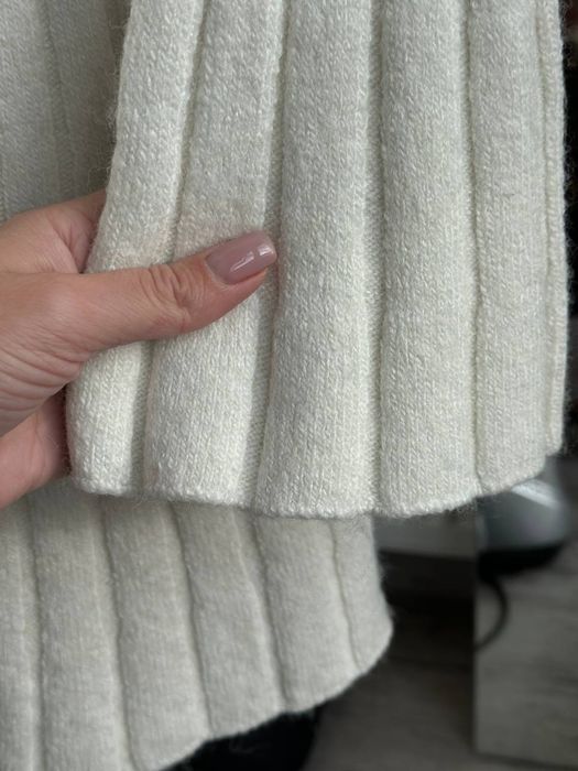 Плаття біле телпе  hm