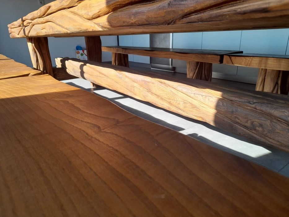 Mesa em Castanho maciço