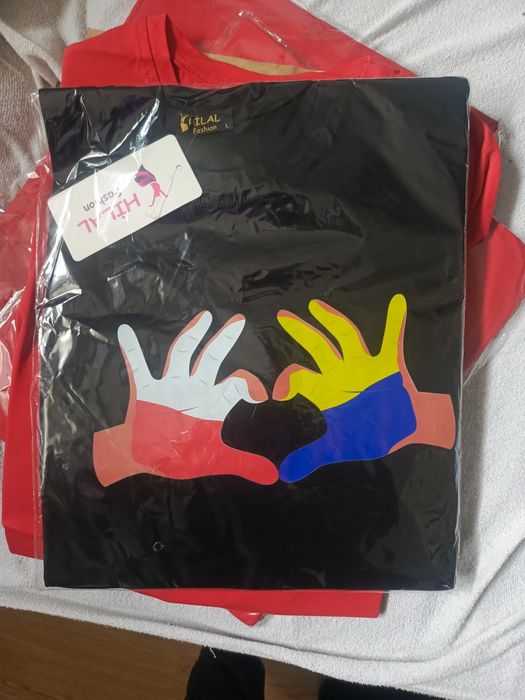 Sprzedam koszulki takie jak na zdjęciach.