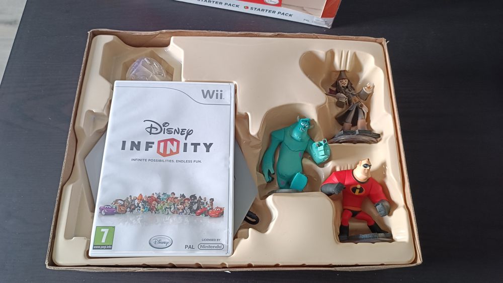 Jogo Wii Disney Infinity como novo + figuras extras