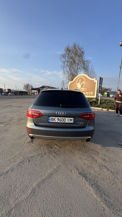 Продам автомобіль Ауді Б8 / Audi A4 Allroad 2013