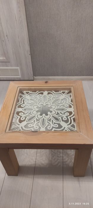 Stolik kawowy drewniany ze szkłem