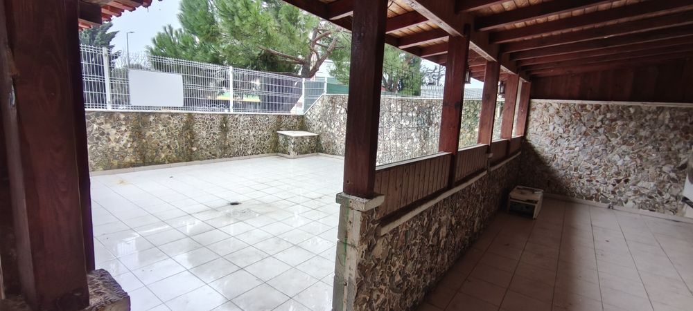 Vendo T1+1 com terraço e  parqueamento