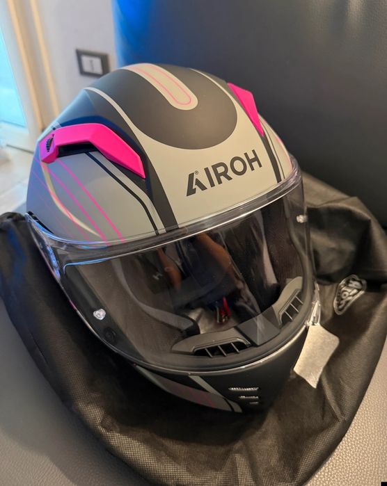Capacete Airoh novo