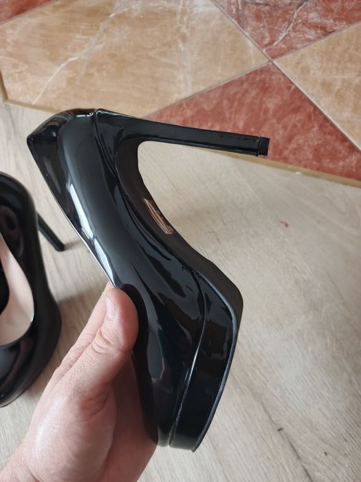 Buty damskie na obcasie