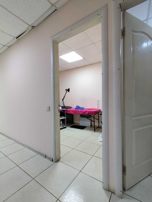 Продам окрему будівлю на просп. Тракторобудівників, 107г, м. Харків