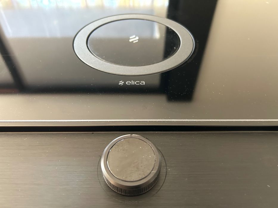 Elica Nikola Tesla Unplugged - plyta indukcyjna zintegrowana z okapem