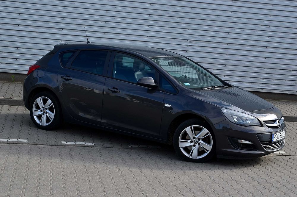 Opel Astra J 2014r. 1598cm3*136koni* Bogate Wyposażenie* 100% Sprawny