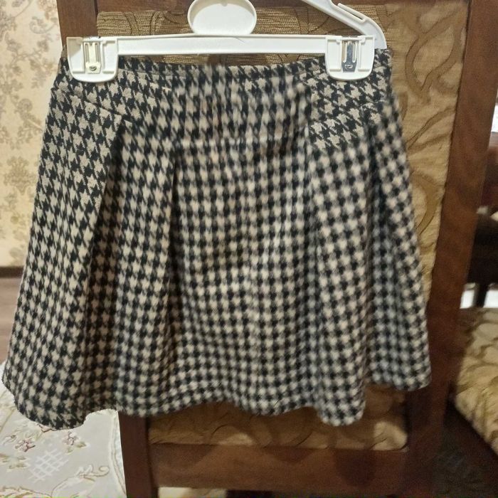 Костюм зі спідничкою та босоніжки для дівчинки