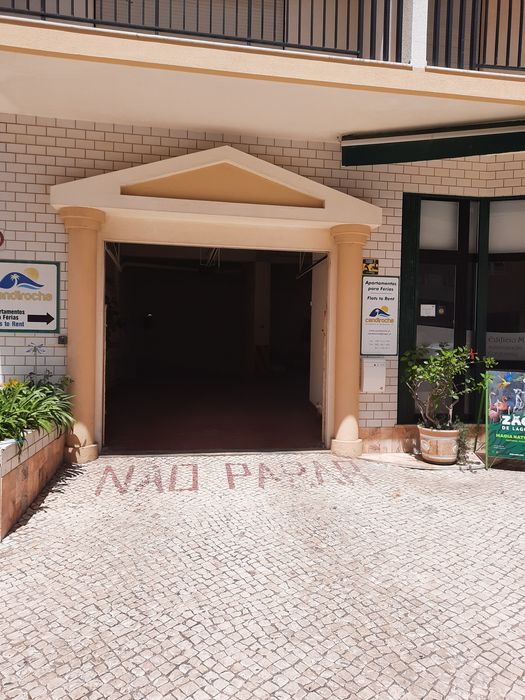Praia da Rocha - T2 com garagem.