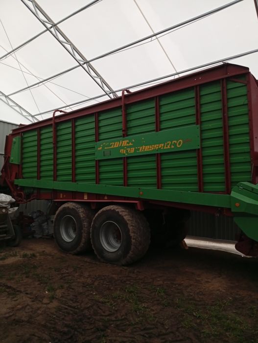 Przyczepa samozbierająca strautmann 4+