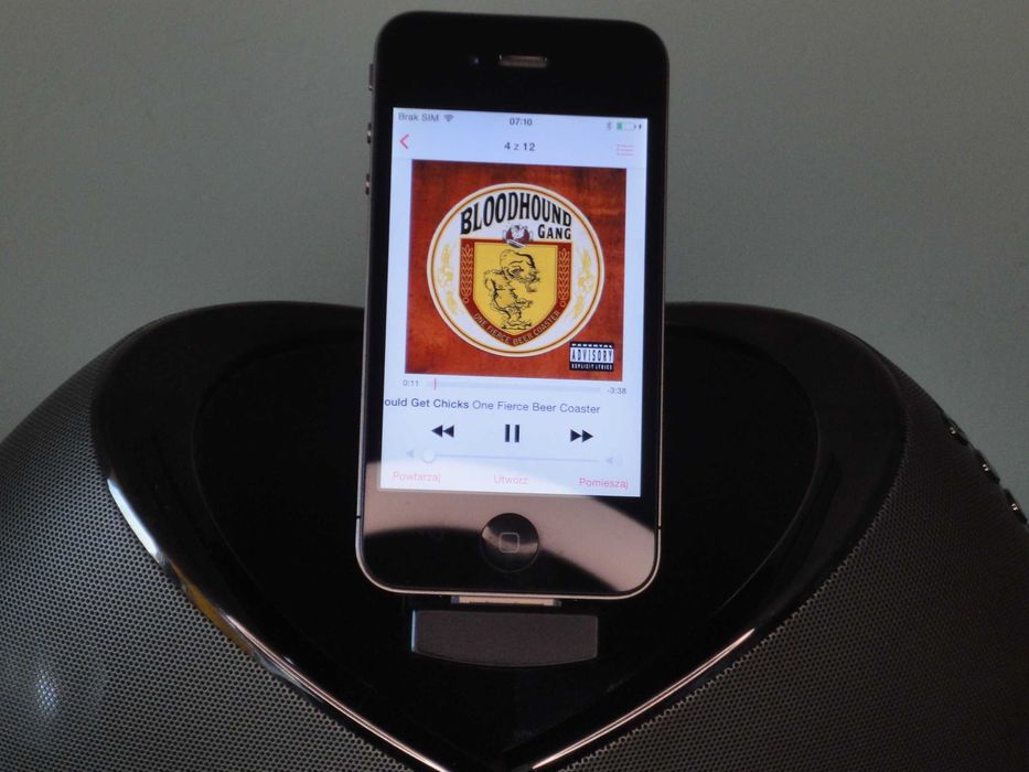 Głośnik JBL OnBeat Air + iPod 8GB