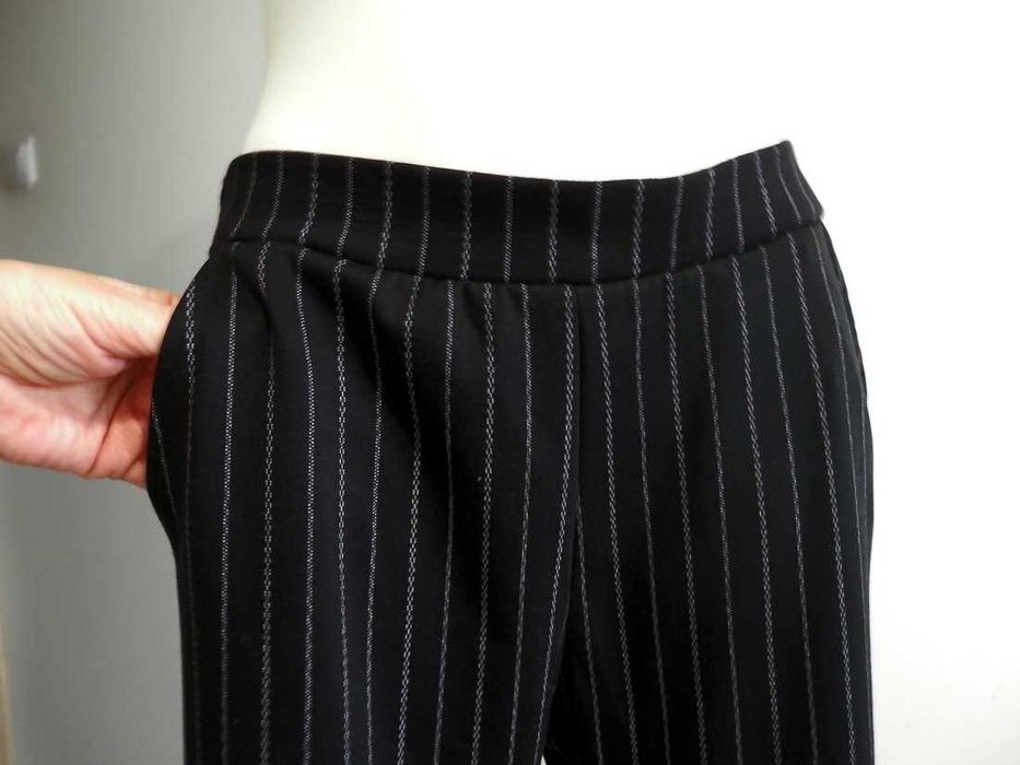 Spodnie Joggery Tapered Leg Czarne w Paski by UK 42