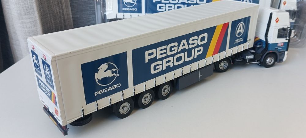 Camião Pégaso escala 1/43