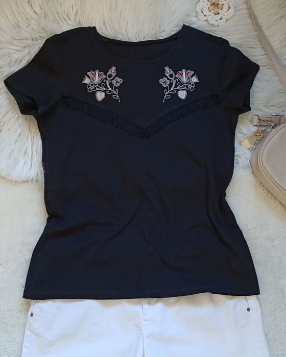 T-shirt damski z haftem