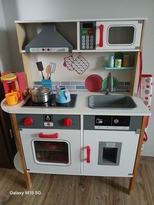 Kuchnia drewniana wraz z akcesoriami