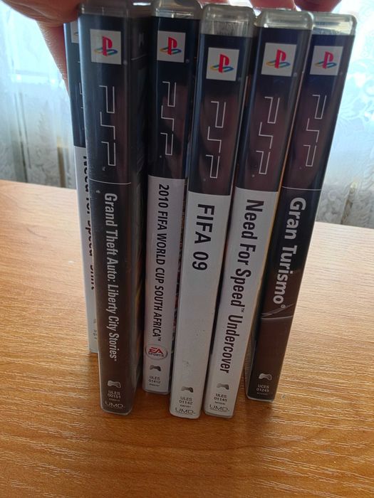 KONSOLA SONY PSP + ładowarka + zestaw gier