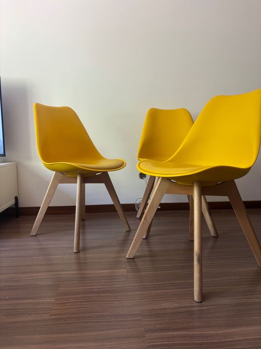 Mesa de sala + cadeiras