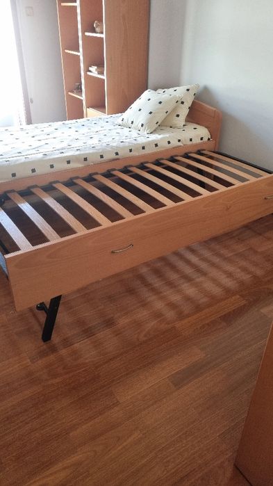 Cama solteiro madeira cerejeira