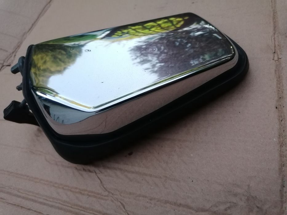 Lusterko prawe Mercedes 107