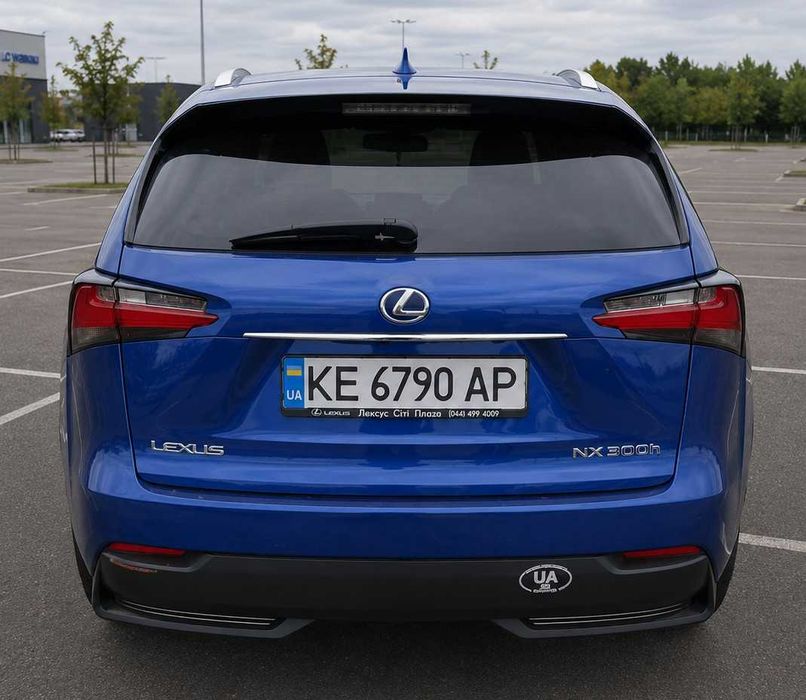Lexus NX300h кроссовер/позашляховик економний гібрид