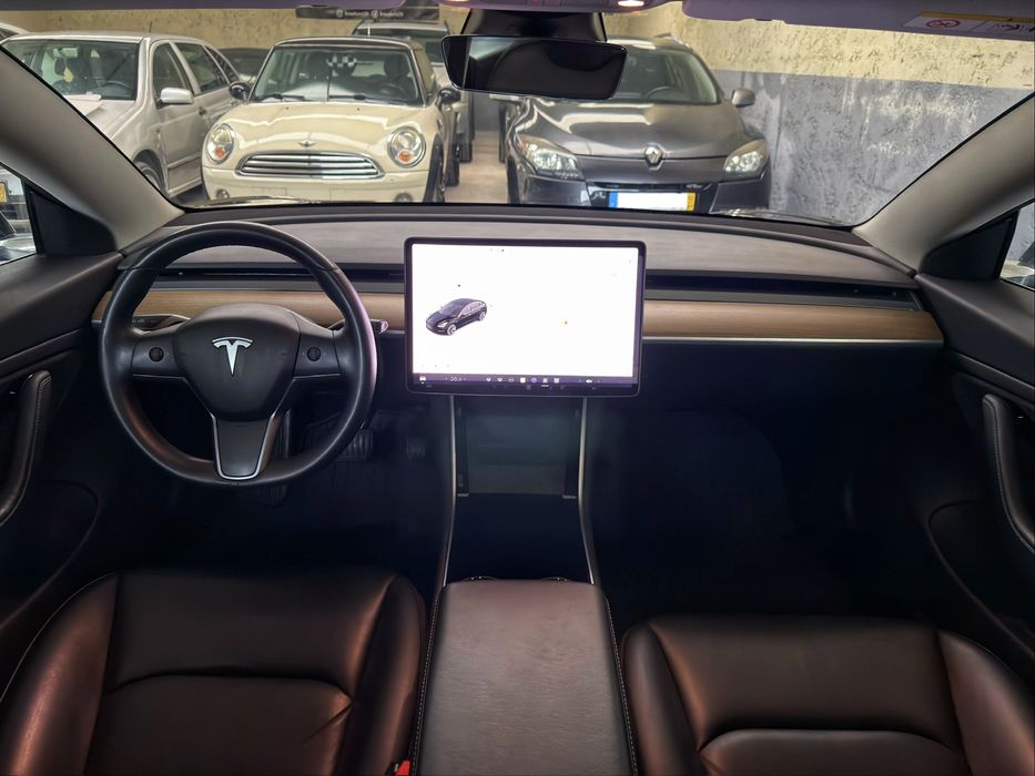 Tesla Model 3 Standard Range Plus - Desde 275€ Mês