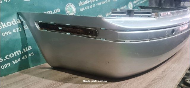 Бампер задній ліфтбек Skoda Octavia Tour 106807421B