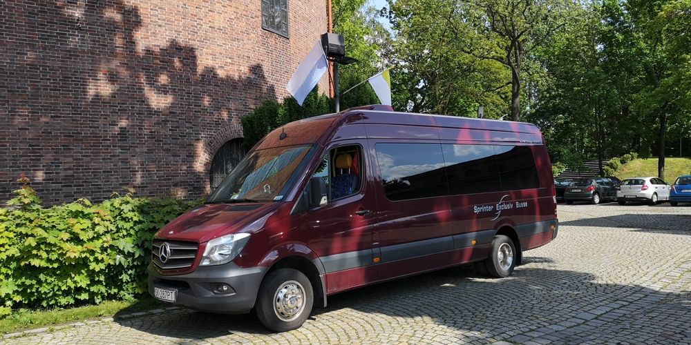 Przewóz pracowników, wynajem busa