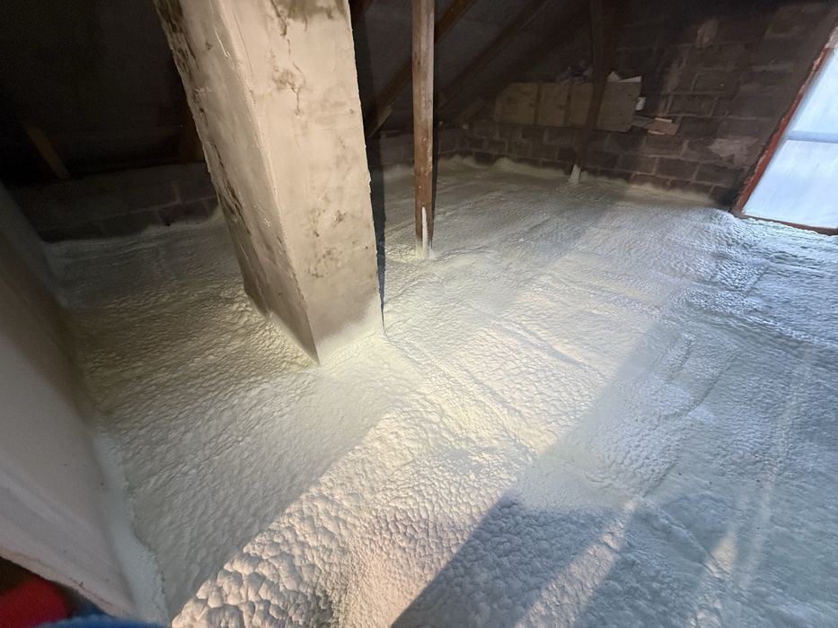 Ocieplanie piana Pur ,Pianowanie poddaszy ,ocieplanie poddasza pianka