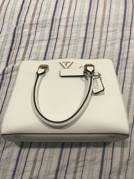 Bolsa Feminina Branca Guess Original – Elegante e Espaçosa
