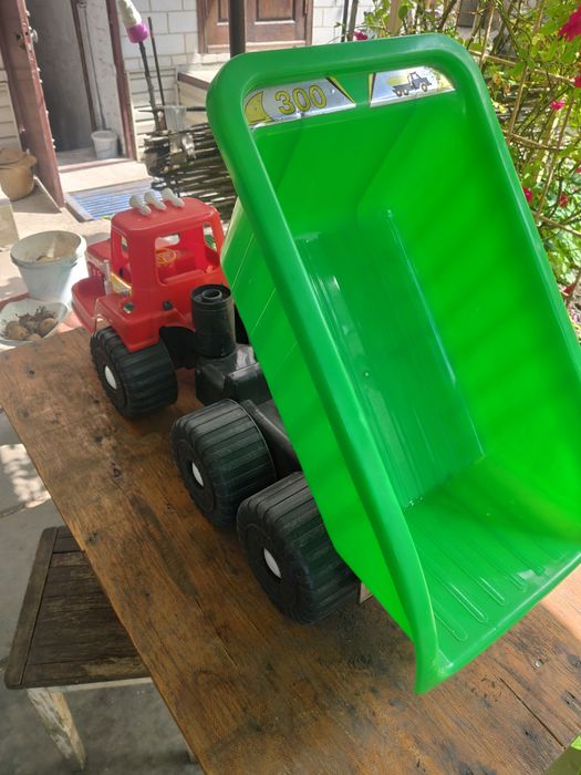 Продам большую детскую машину