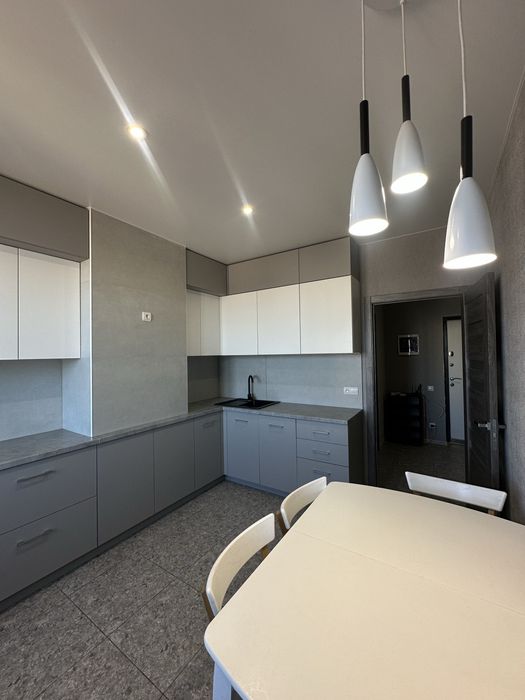 Продам 3-кімнатну квартиру по вул.Симона Петлюри,21Б (Атлант)