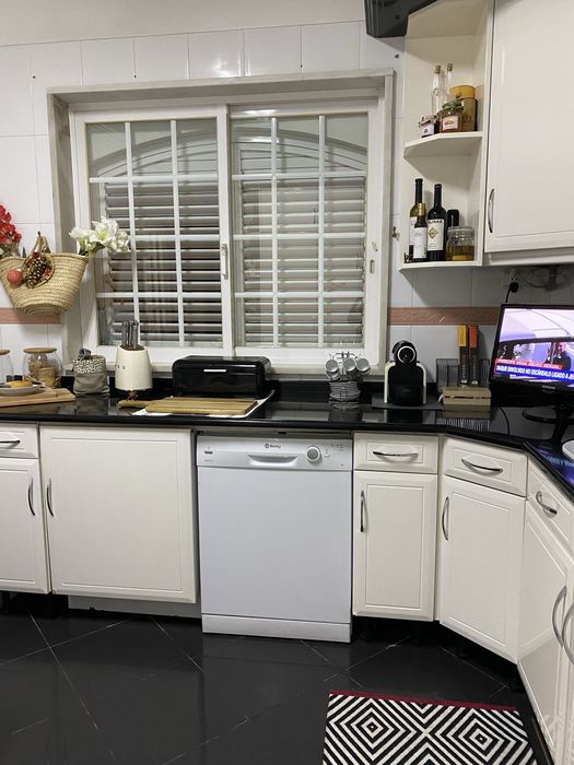 Cozinha e bancada de pedra
