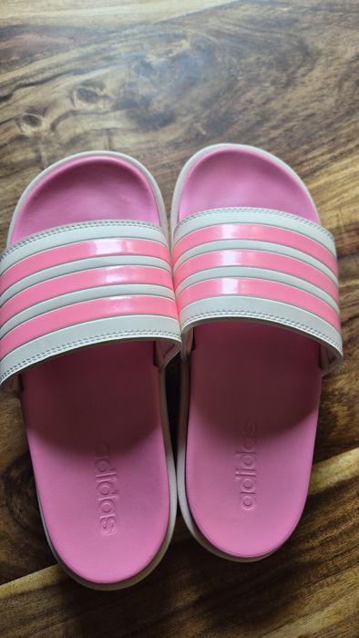 Klapki Adidas rozmiar 40,5  róż z beżemm