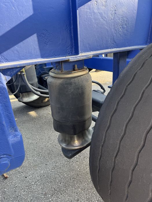 Semi reboque porta contentores 20”