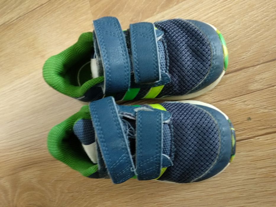 Buty sportowe chłopiec r 22 13 cm