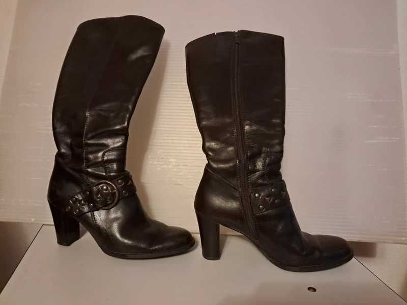 Botas até ao joelho com design original