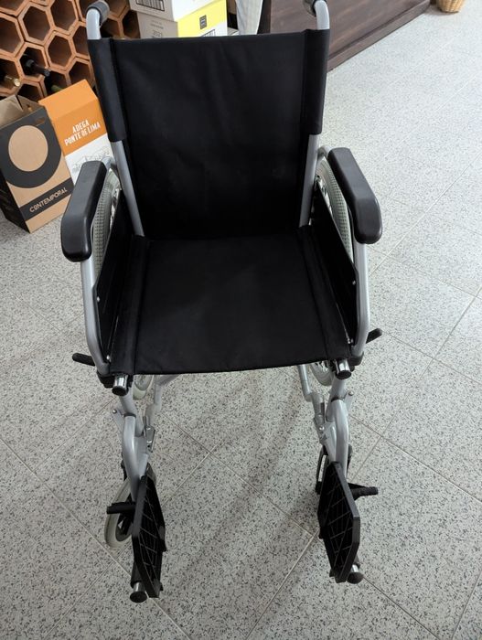 Cadeira de rodas (nova)