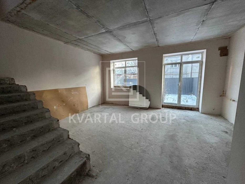 Продам ГАРНИЙ таунхаус в районі Центрального парку. Газ.