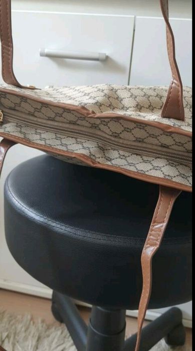 Vendo Mala bege (padrão elegante)