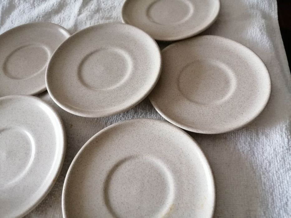 Pires de louça, grés, 6 unidades.
