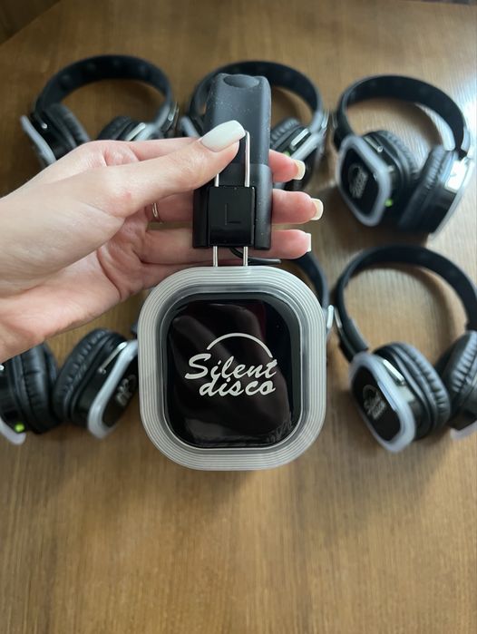 Zestaw 50 słuchawek bezprzewodowych Silent Disco LED + 3 nadajniki TC-5 (Zasięg 500m)
